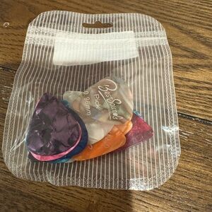 NWT Amazon Assorted Color Guitar Picks Pack